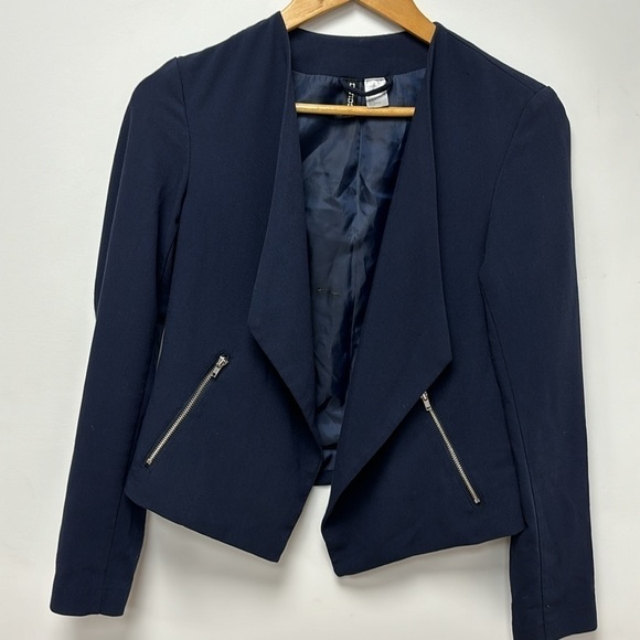 H&M DIVIDED  cropped Jacket in navy blue, an asymmetrical size 6 - Picture 1 of 8
